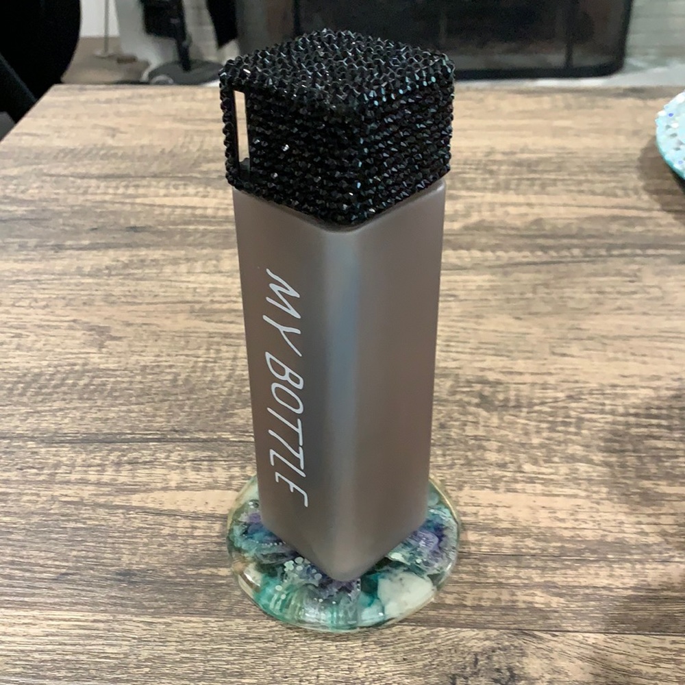 Blinged Lid water container